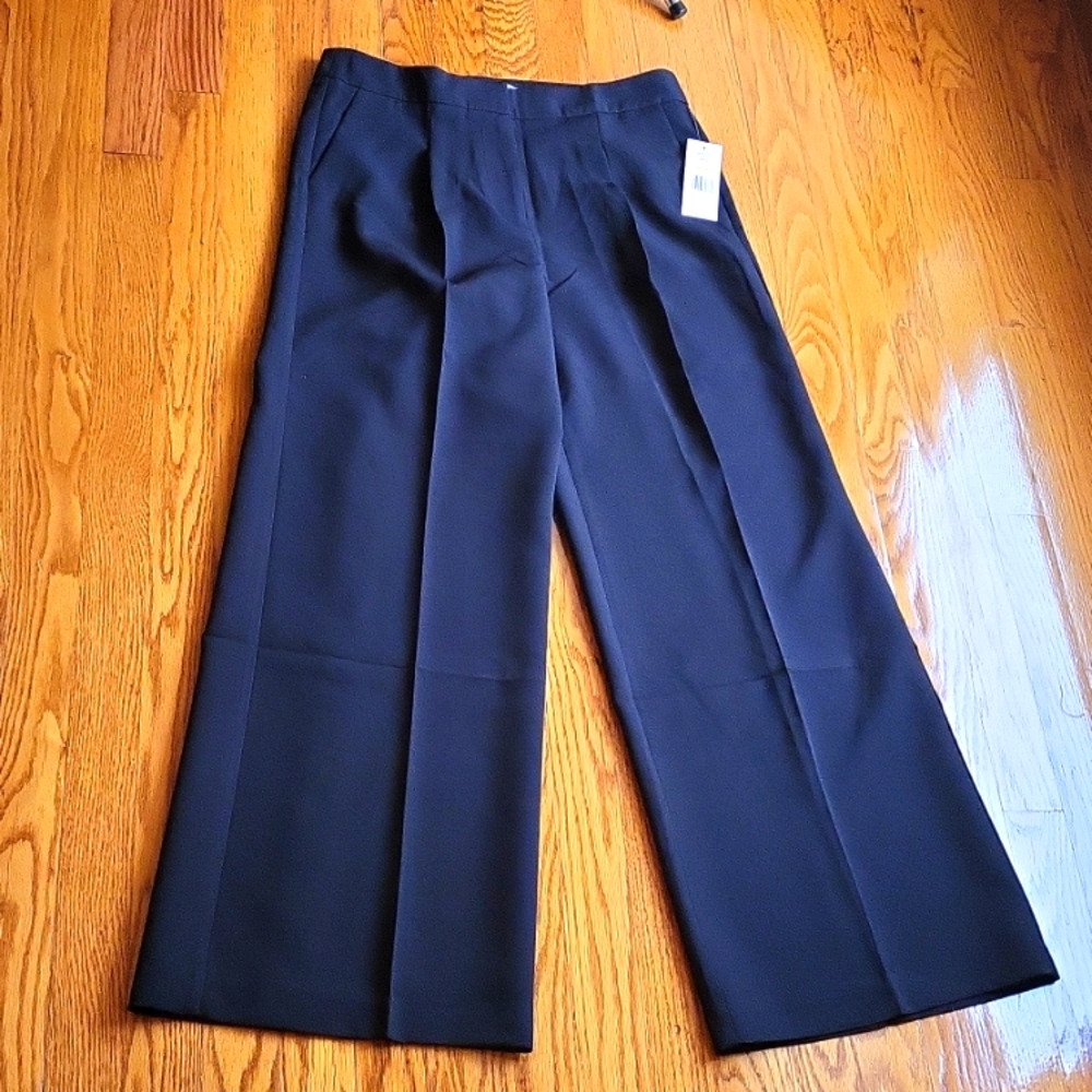 Nanette NWT women's black wide leg dress pants size M.